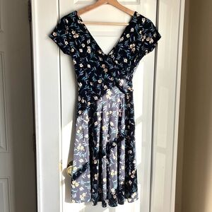 NWOT Kaileigh Floral V-Neck Navy Mini Dress